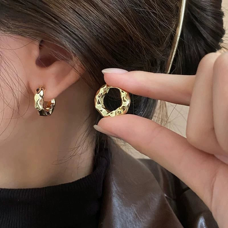 Accessible Luxury Metal Texture Small Circle Female Retro Ear Clip